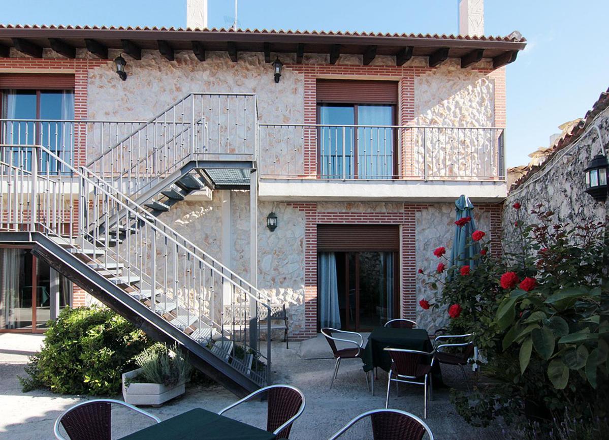 Apartamentos Turisticos Los Abuelos Montemayor de Pililla Exterior photo