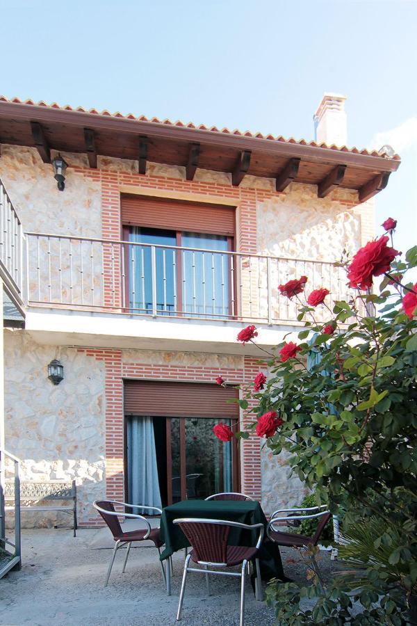 Apartamentos Turisticos Los Abuelos Montemayor de Pililla Exterior photo