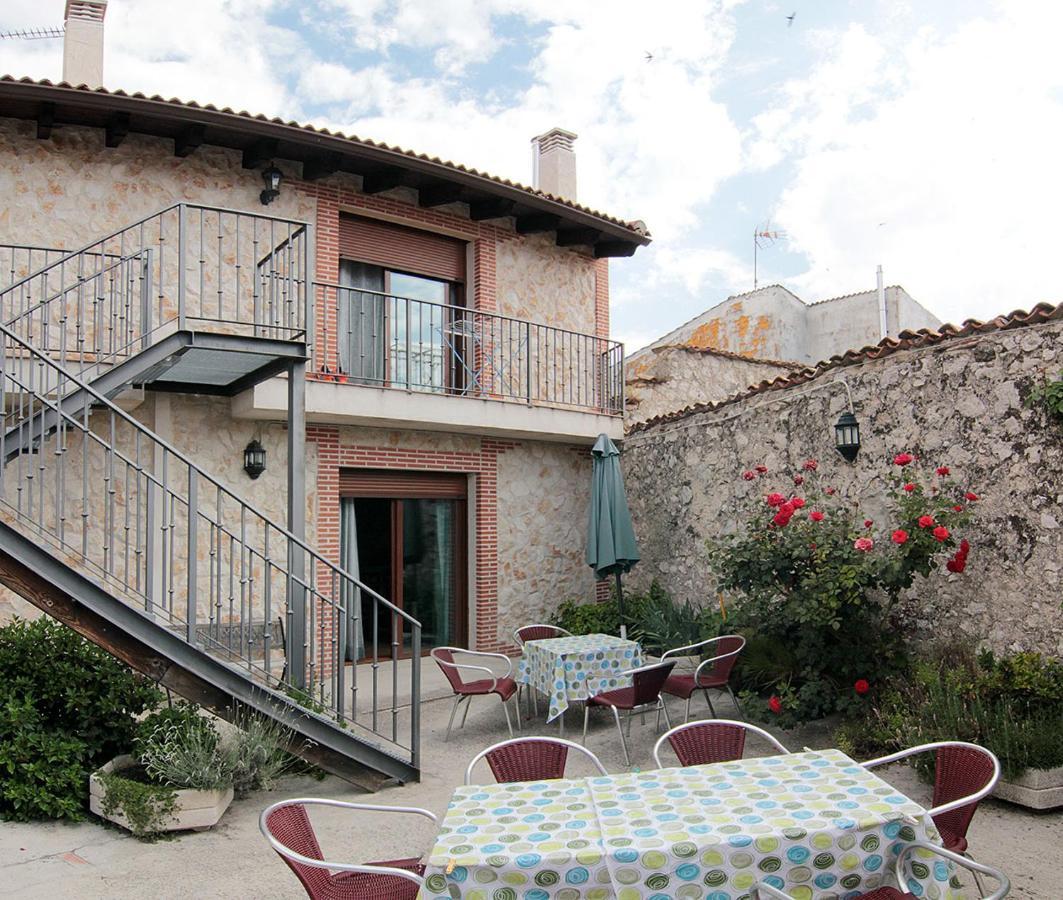 Apartamentos Turisticos Los Abuelos Montemayor de Pililla Exterior photo