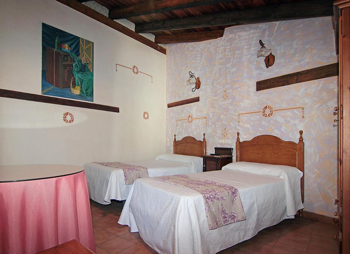 Apartamentos Turisticos Los Abuelos Montemayor de Pililla Exterior photo