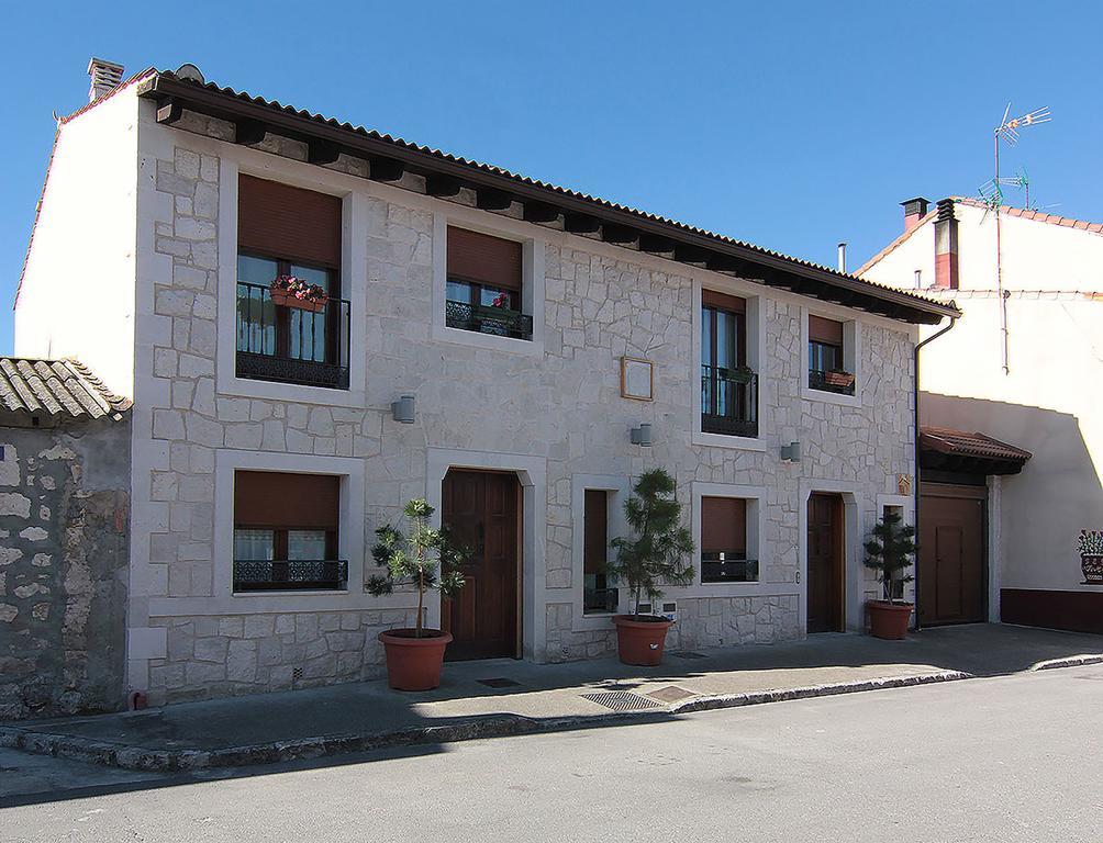 Apartamentos Turisticos Los Abuelos Montemayor de Pililla Exterior photo