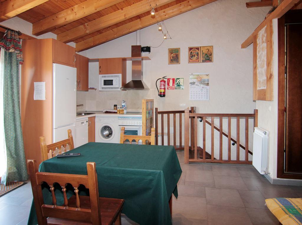 Apartamentos Turisticos Los Abuelos Montemayor de Pililla Exterior photo